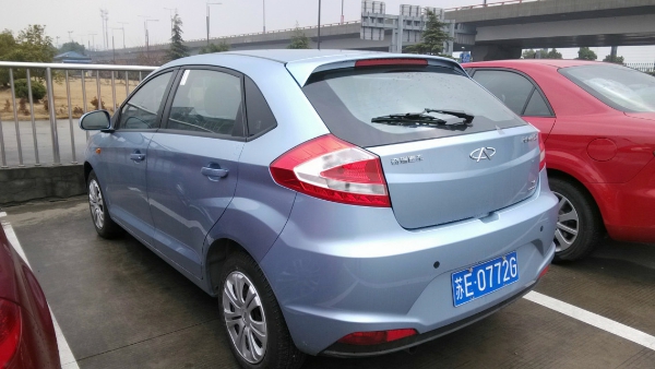 車子容易髒是蘇州跟台灣比起來，太少下雨