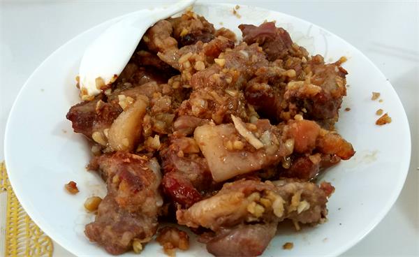 蒜香排骨上桌了 蒜香排骨上桌了