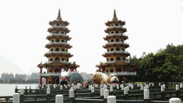 高雄左營龍虎塔