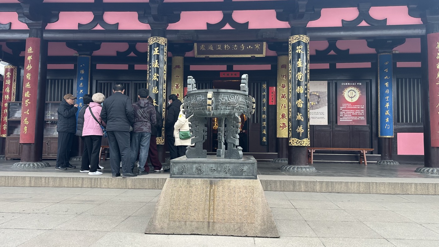 九、珍寶館餵魚區2