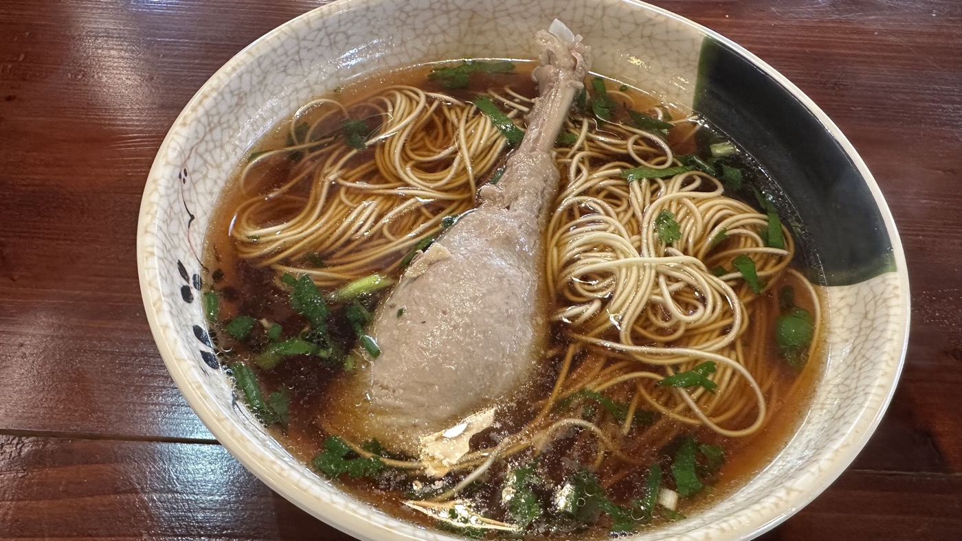 三、飛鳥茶館鵝腿麵2
