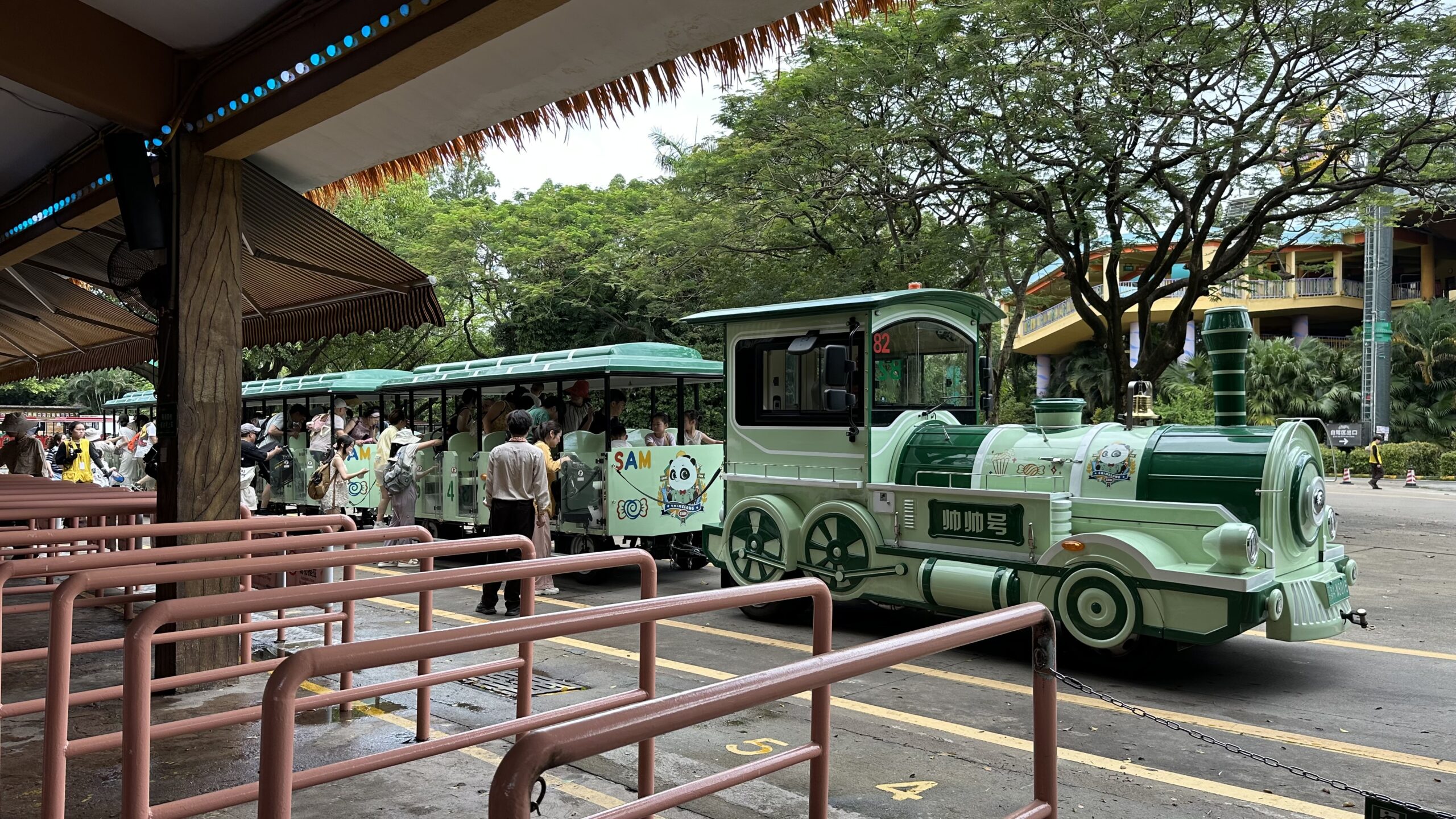 二、坐小火車看動物2