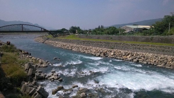 南投縣水里鄉中山路的一條小溪 南投縣水里鄉中山路的一條小溪