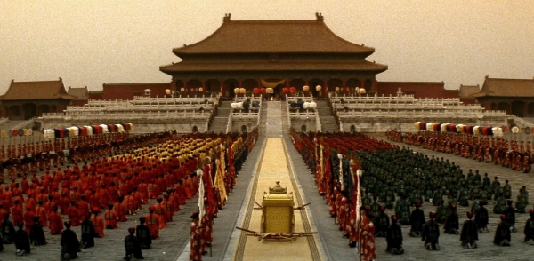 「紫禁城已經是沒有觀眾的劇院，演員為何還留在台上？」