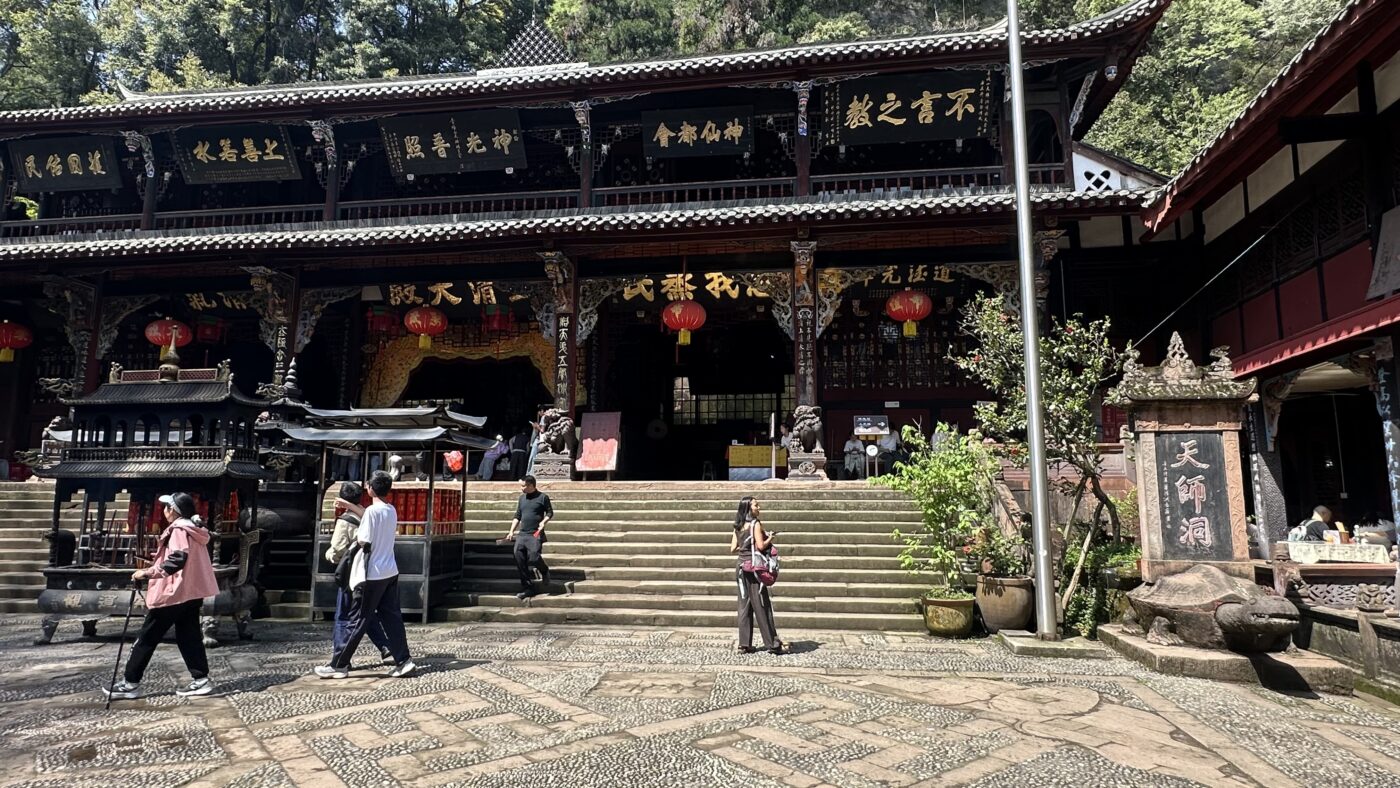 四、青城山景點介紹：倚山而建的許多知名道觀3