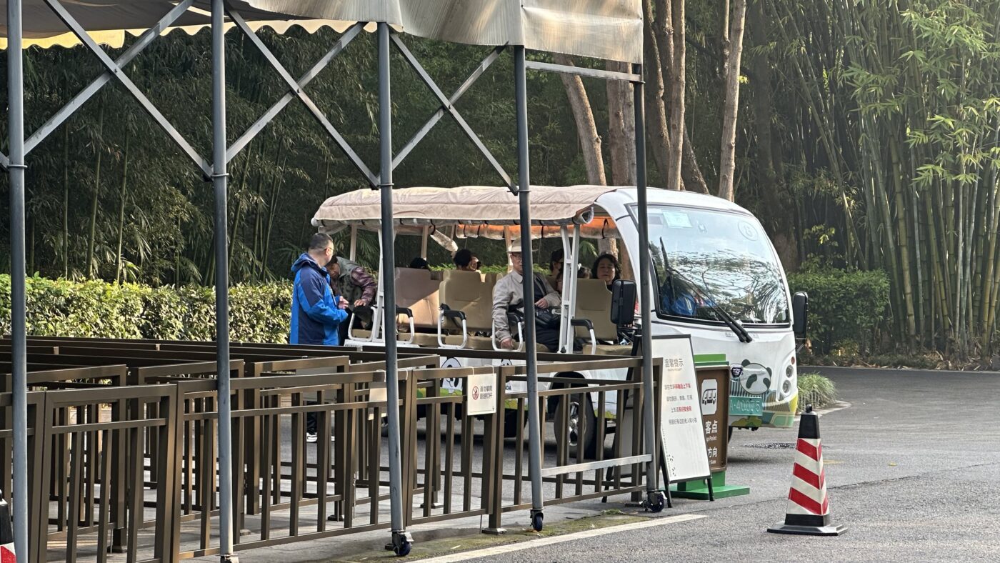 六、成都熊貓基地觀光車：搭配規劃好入園動線2