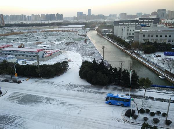 下雪的大馬路