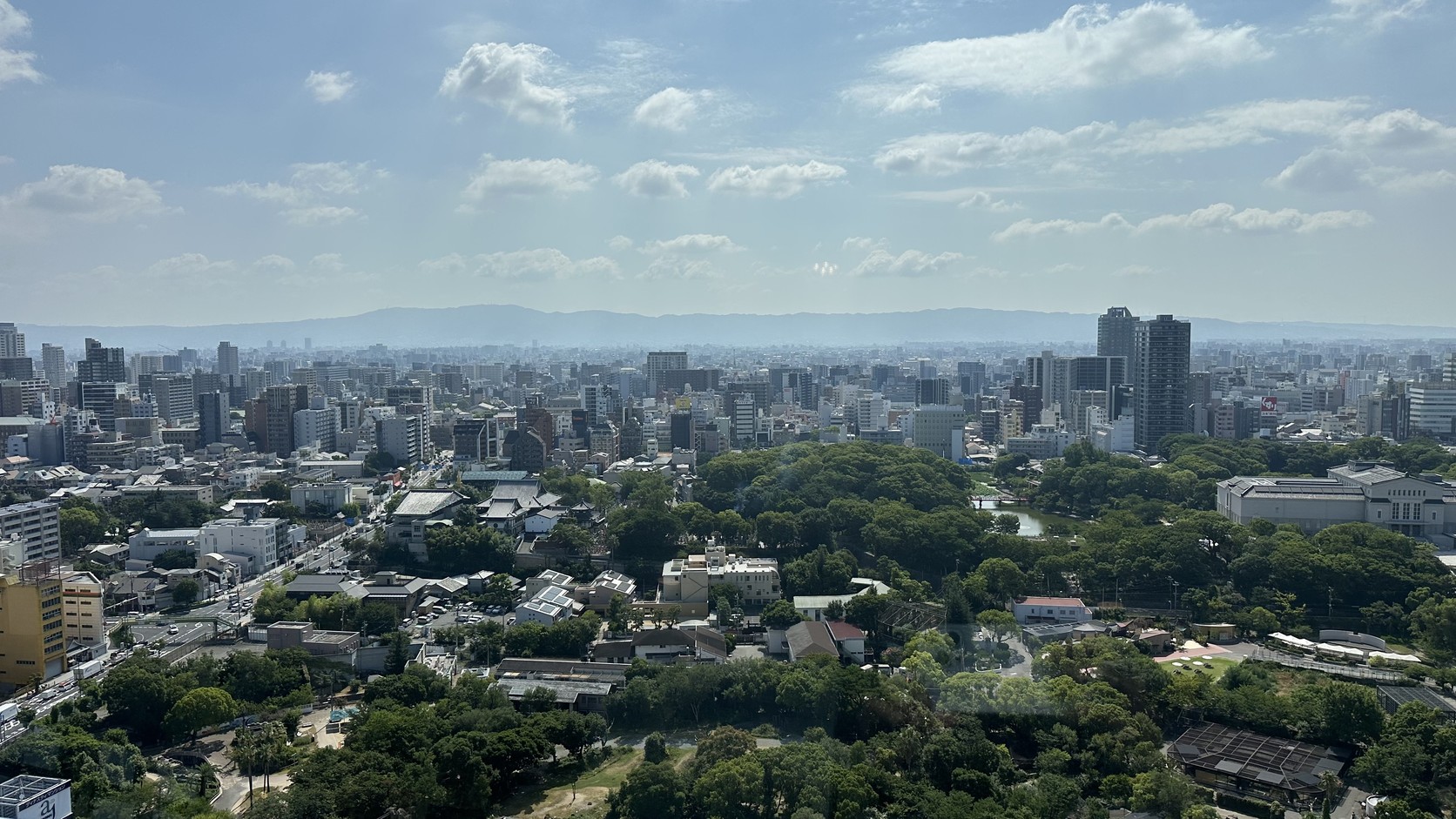 通天閣展望台往天王寺公園方向的城市景色