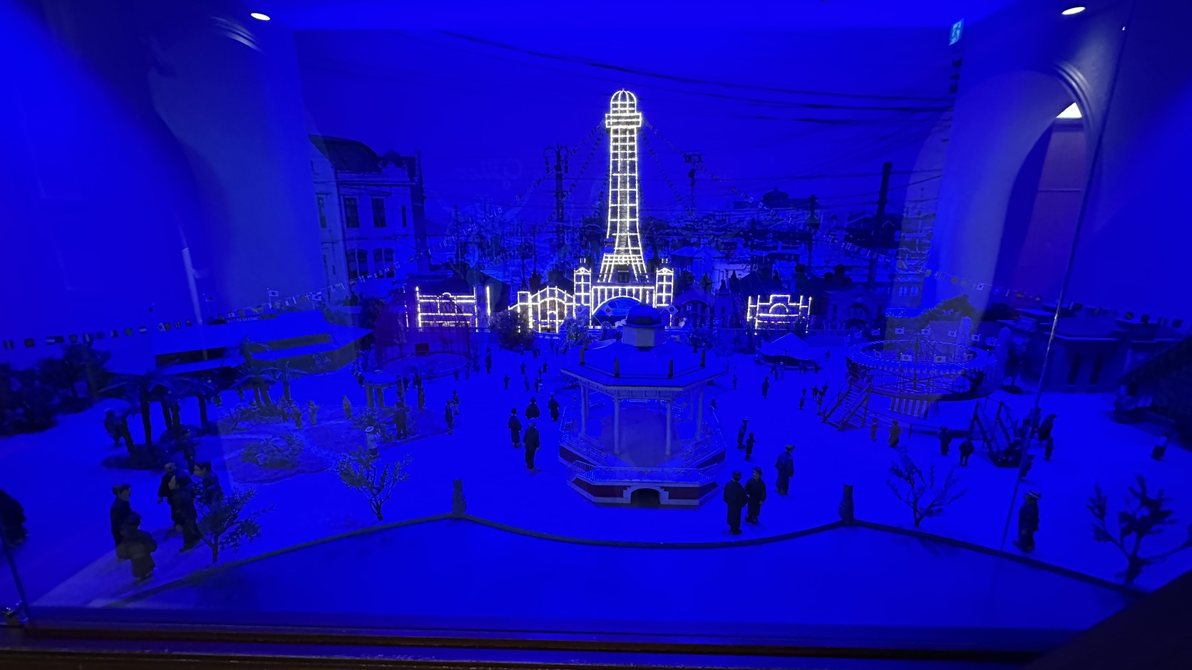 通天閣內展示的Luna Park與初代通天閣夜間點燈立體模型