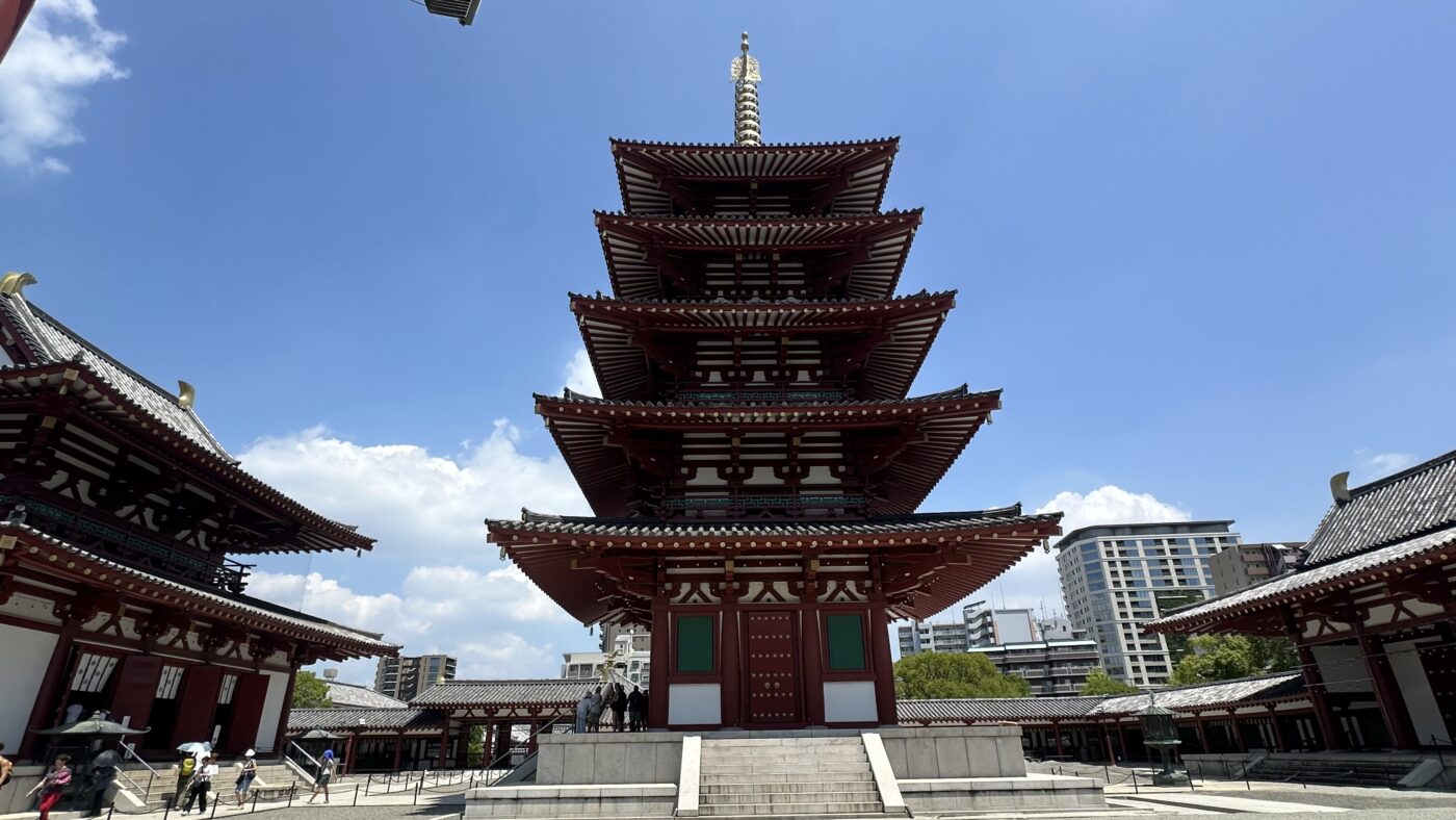 三、四天王寺五重塔可以登嗎？脫鞋走到五樓的實際體驗