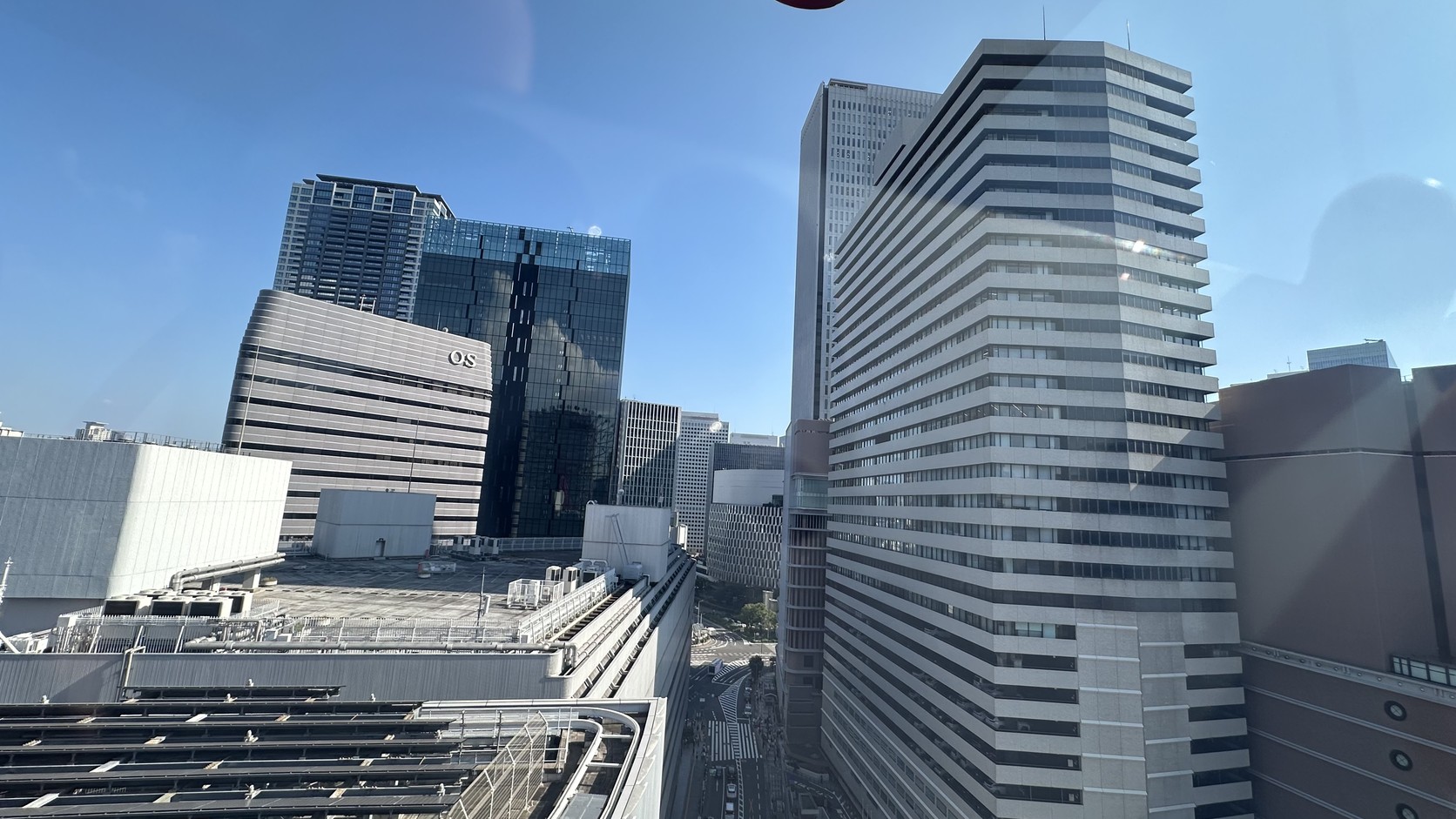 摩天輪升到中段高度時看到的梅田高樓群