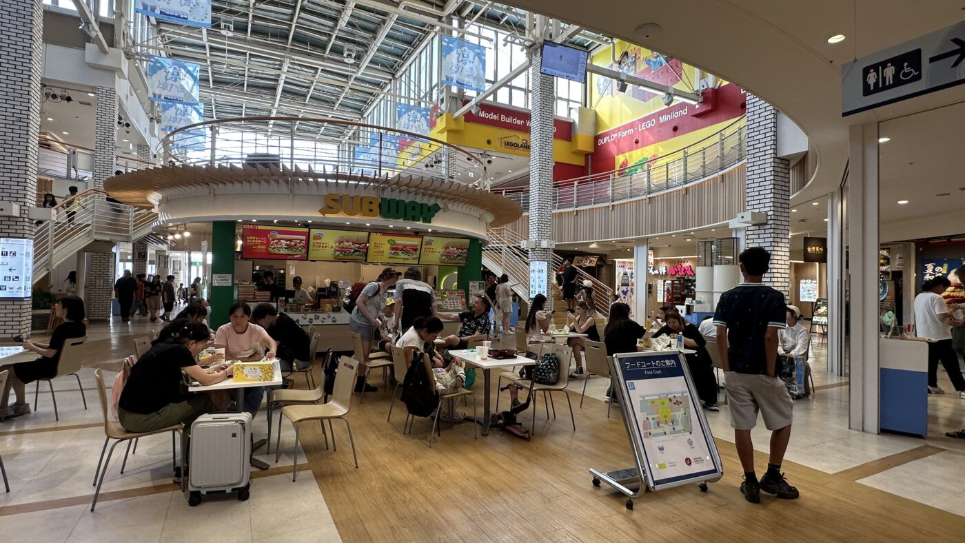 3樓還有這些選擇：串炸吃到飽、豬排定食與土耳其料理