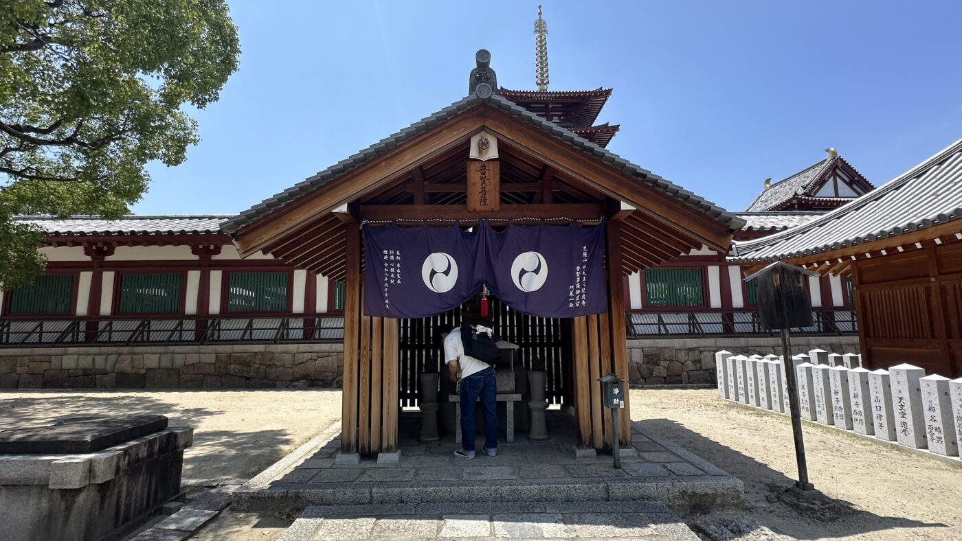 四天王寺五重塔可以登嗎？脫鞋後沿樓梯一路往上