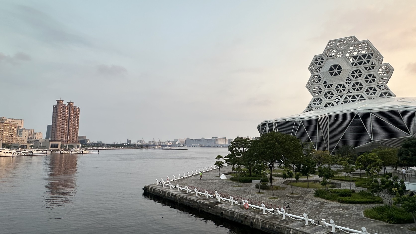 港灣水岸與音浪塔實拍