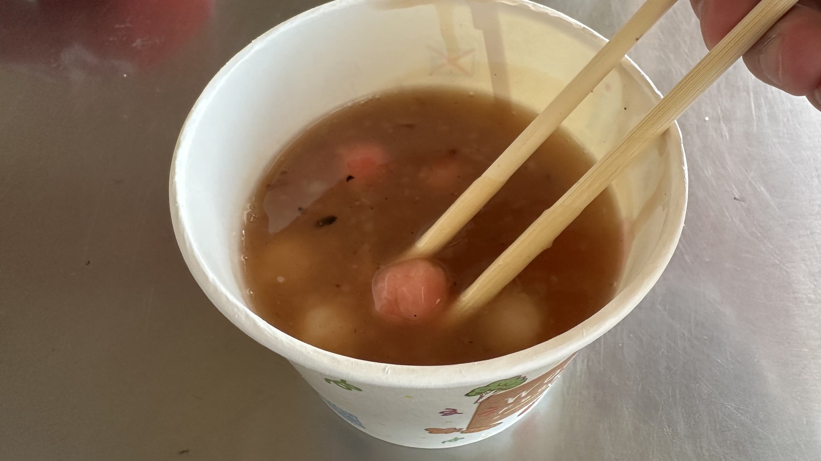 齋堂盛裝的一碗熱湯圓實拍