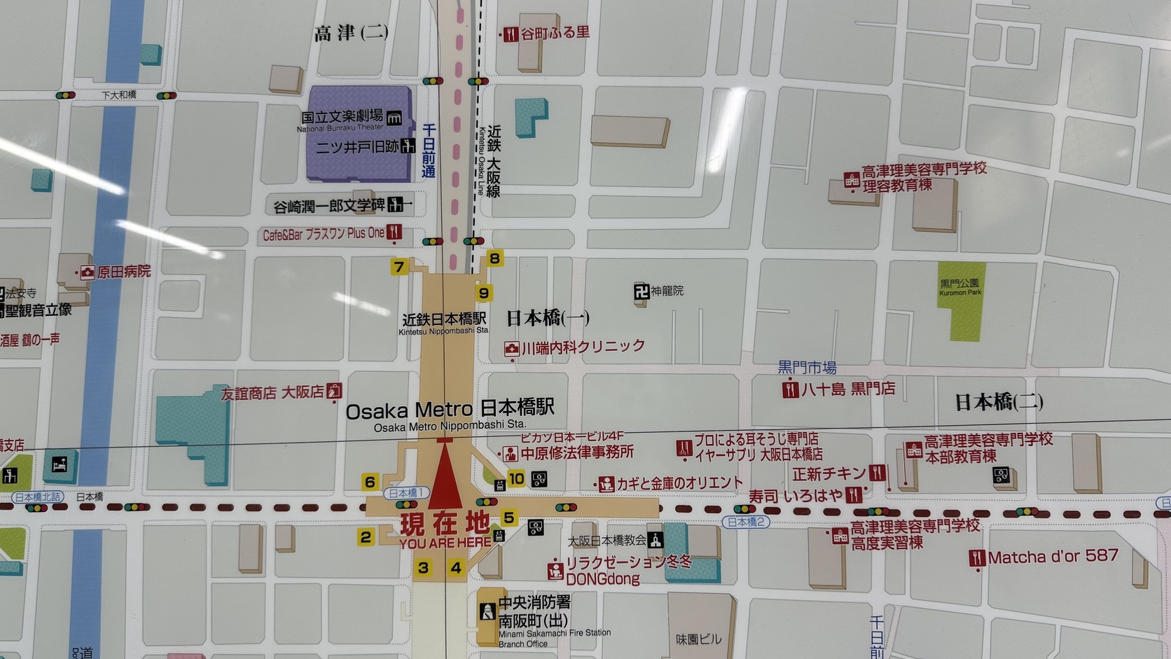 日本橋站內導覽地圖，標出現在位置、出口編號與國立文樂劇場的方向