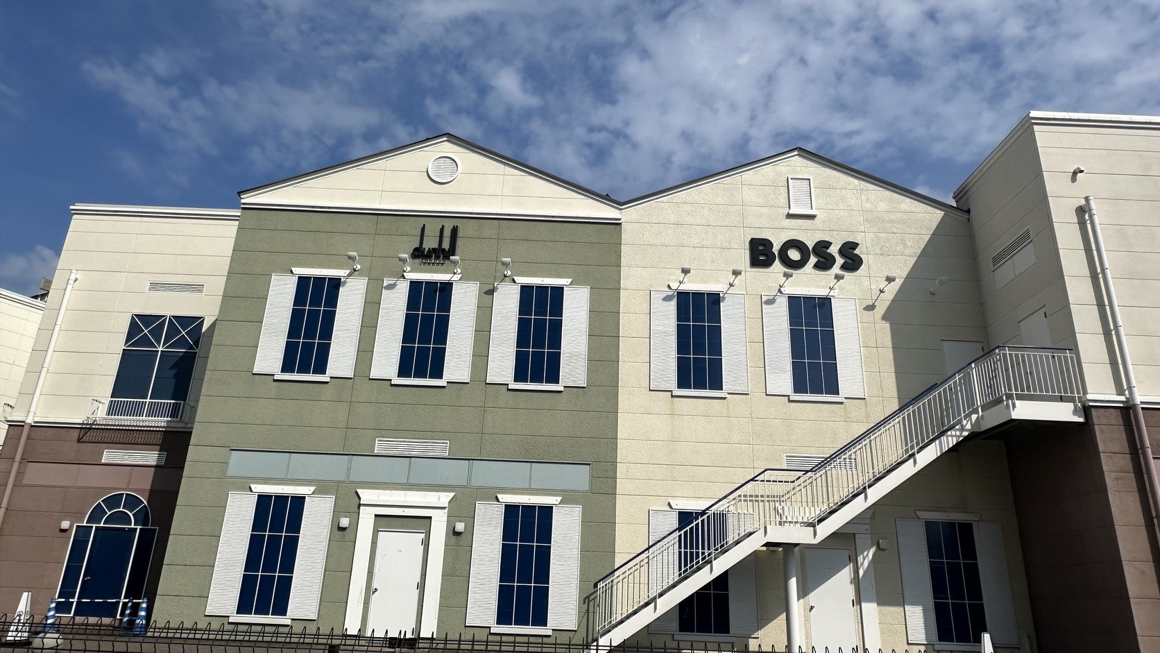 dunhill 與 BOSS 的建築外牆