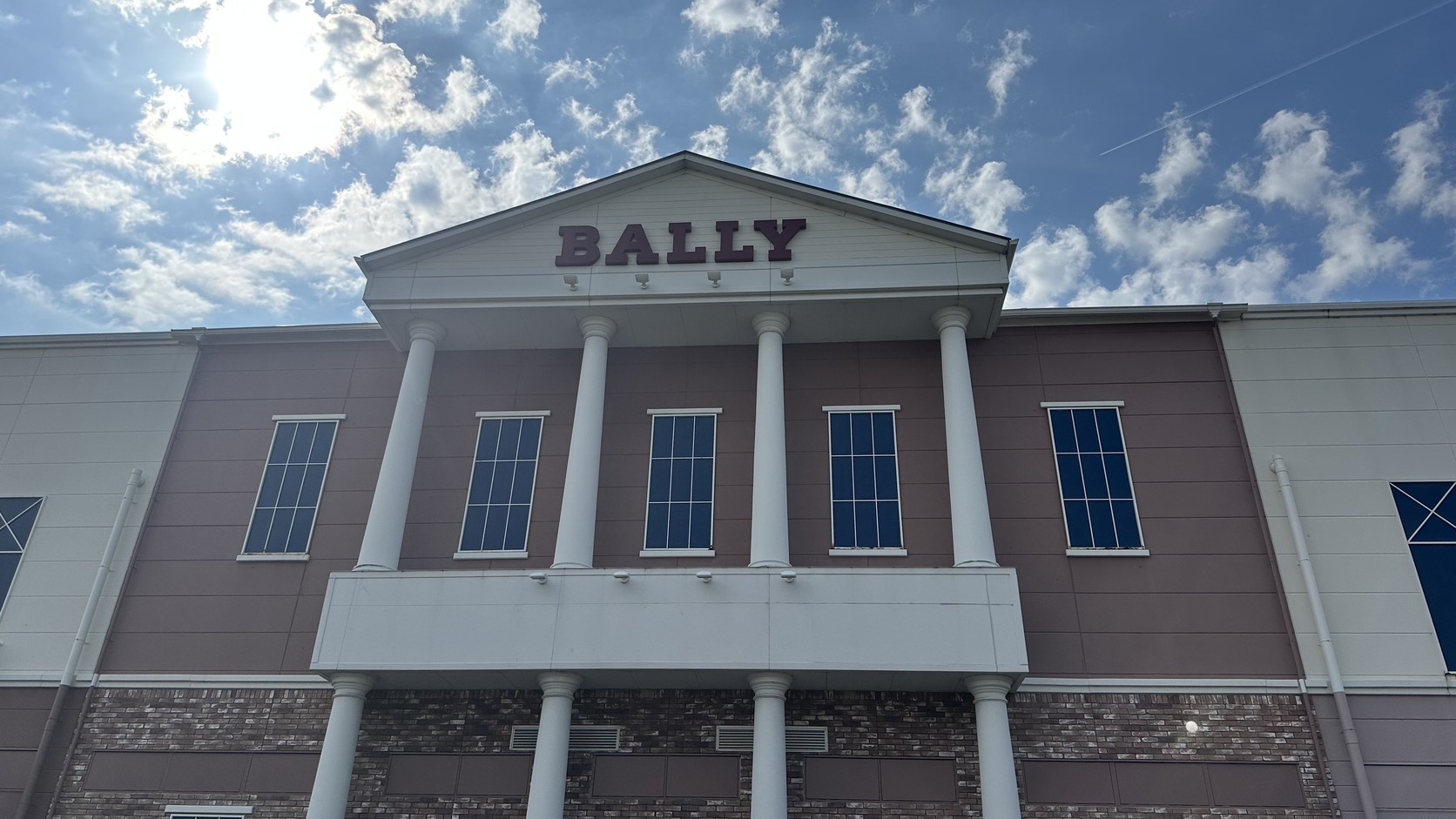 BALLY 的建築外牆