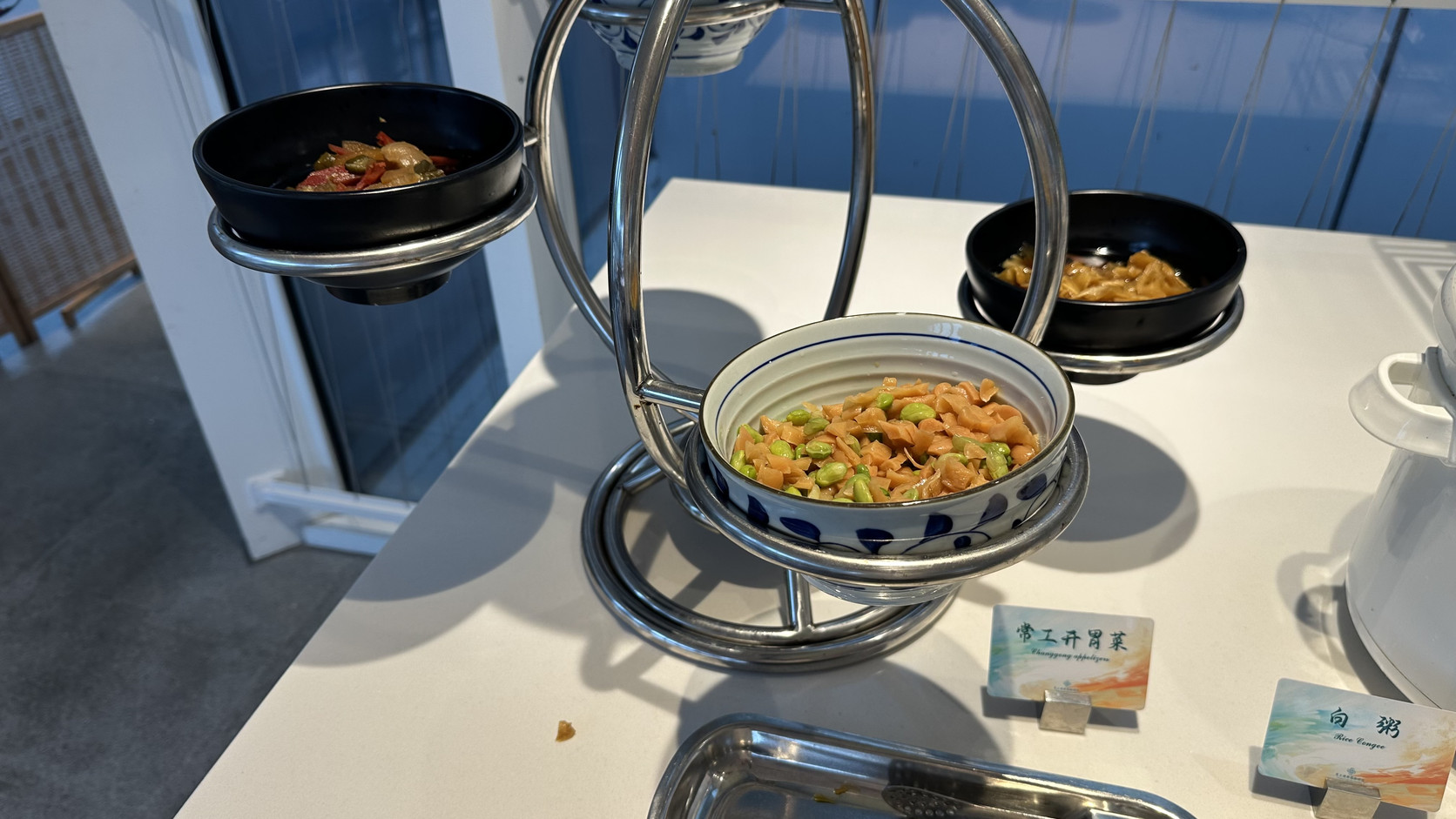 標示為「常工開胃菜」的小菜，向服務人員詢問後確認是蘿蔔乾
