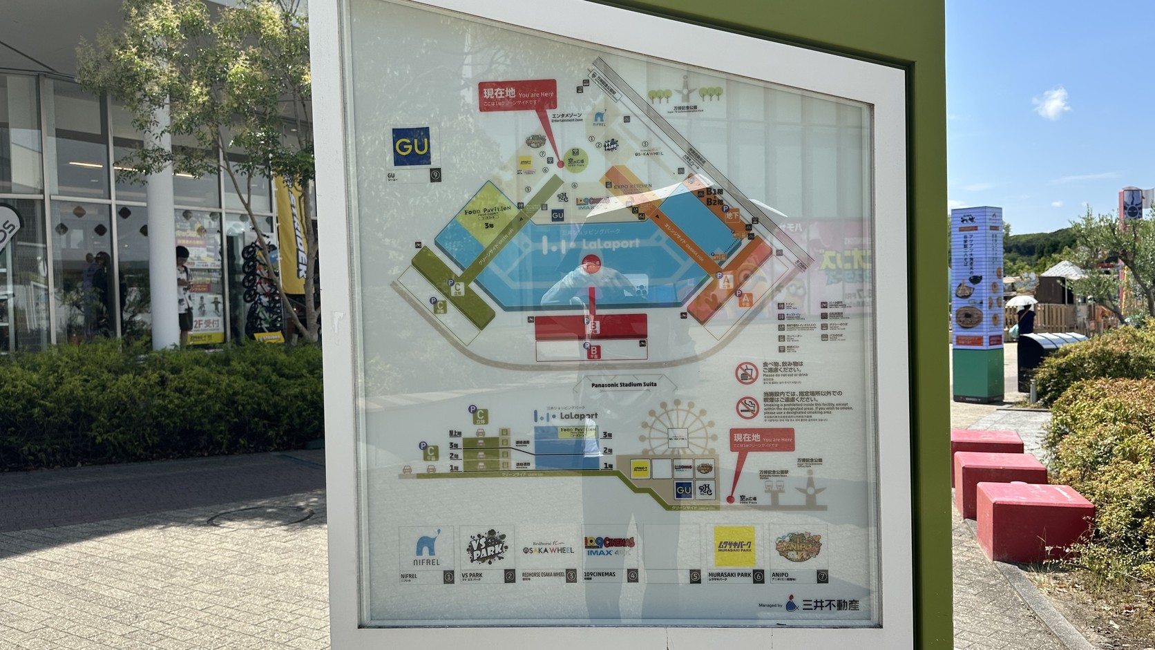 EXPOCITY另一面的園區導覽板，標示LaLaport各樓層與周邊設施位置