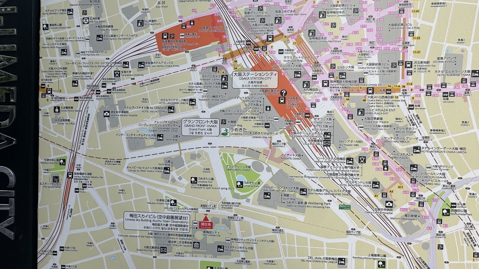 新梅田城現場區域地圖，標示大阪站、Grand Green Osaka 與梅田藍天大廈的相對位置