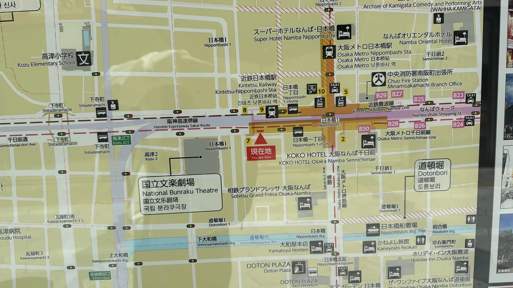 難波周邊地圖看板，標有國立文樂劇場與道頓堀，紅色現在地是拍攝位置，不是千とせ本店的位置