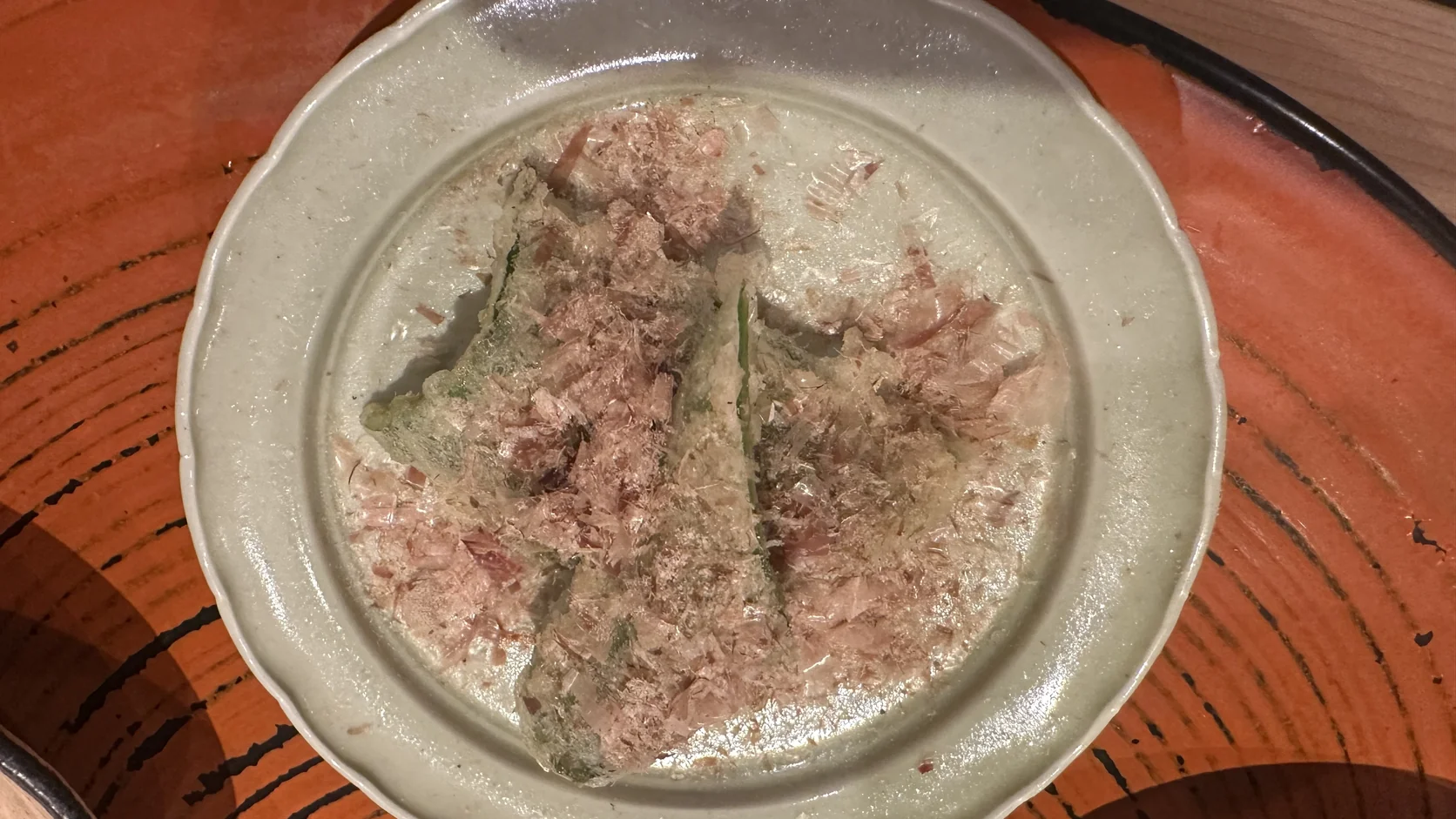 鋪滿柴魚片的青椒類天婦羅