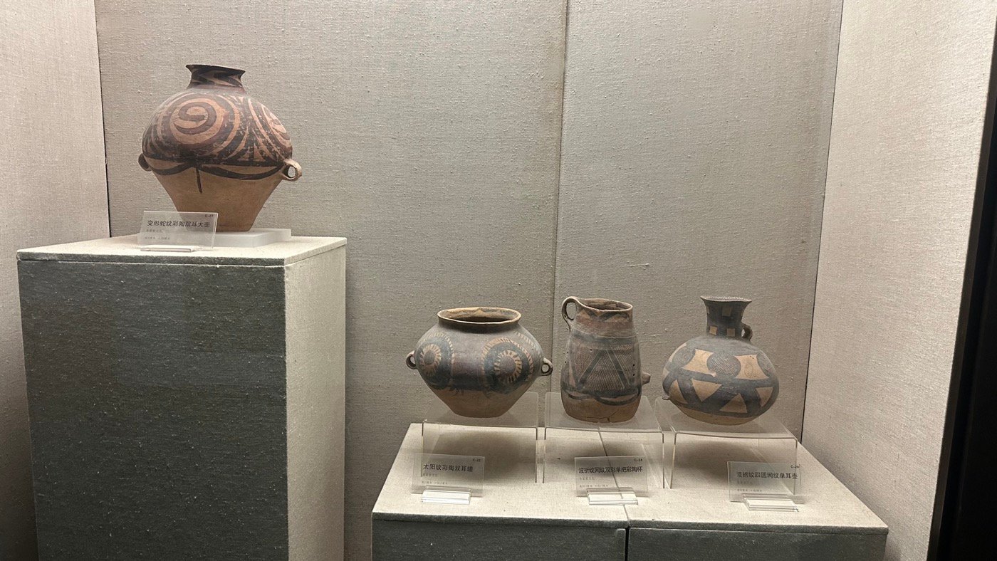 五、陶瓷書畫木雕館2