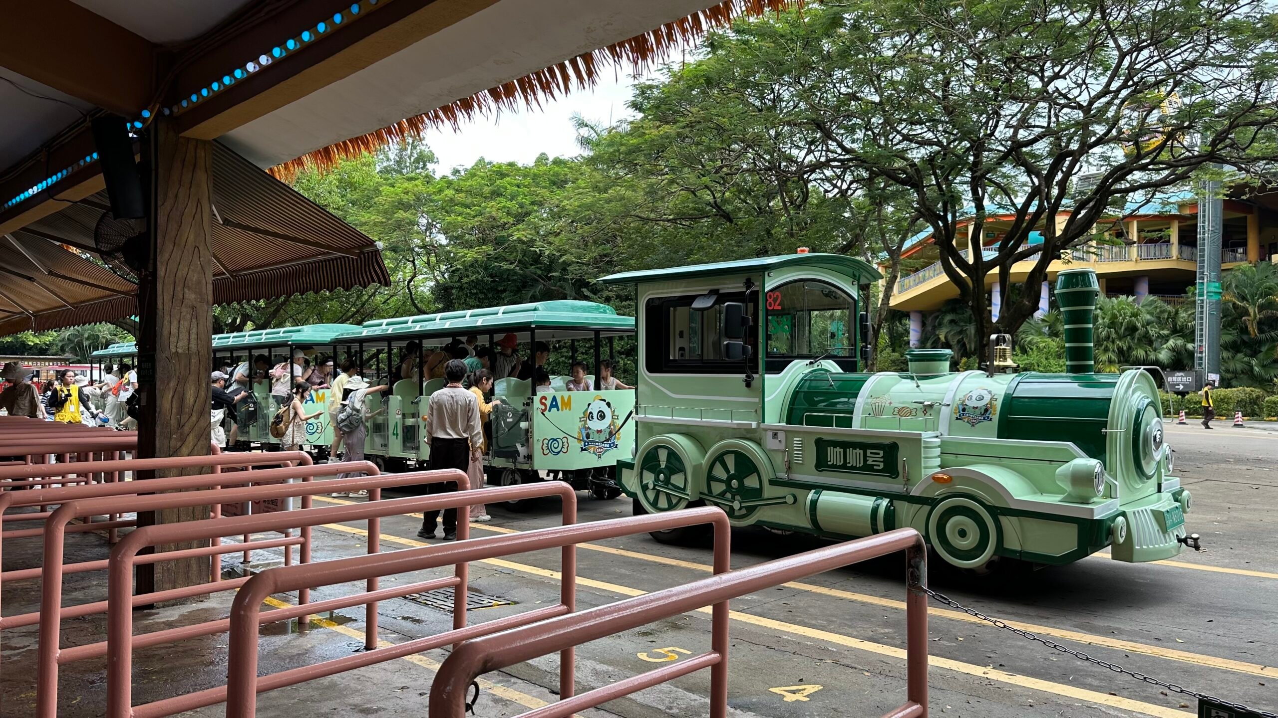 二、坐小火車看動物2