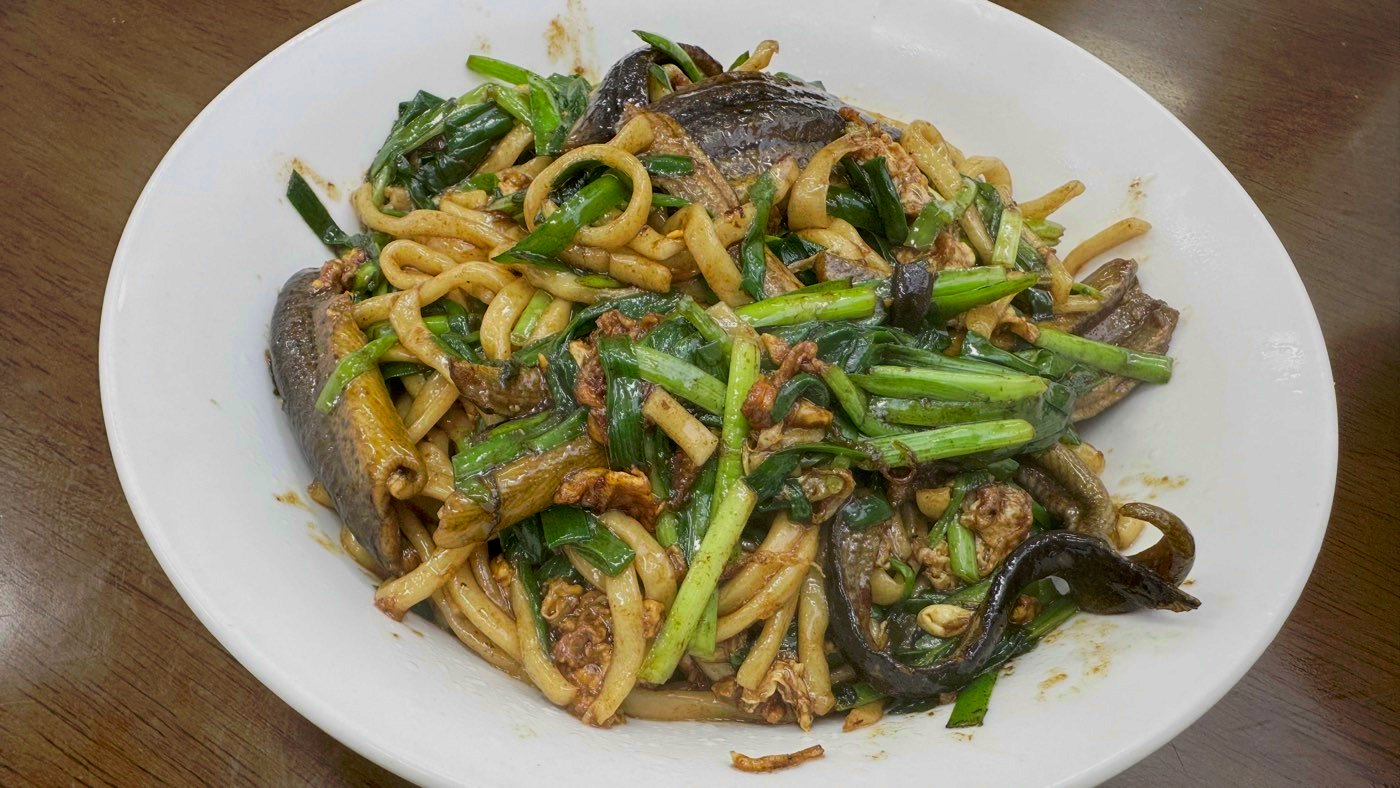 五、紅炒長魚炒麵