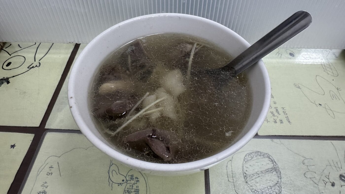 五、正宗鴨肉飯米其林：必比登推介的綜合下水湯