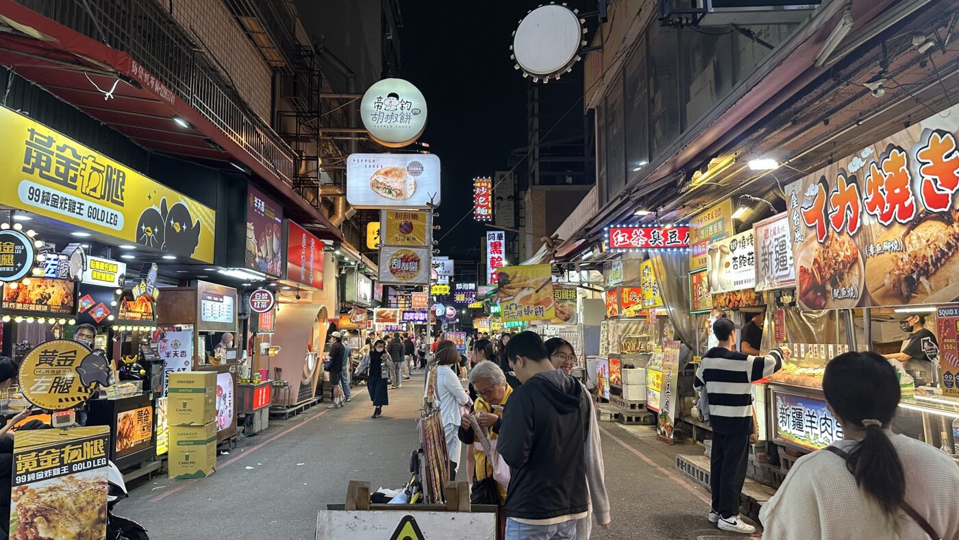 三、逢甲夜市營業時間：從下午到深夜凌晨的熱鬧2