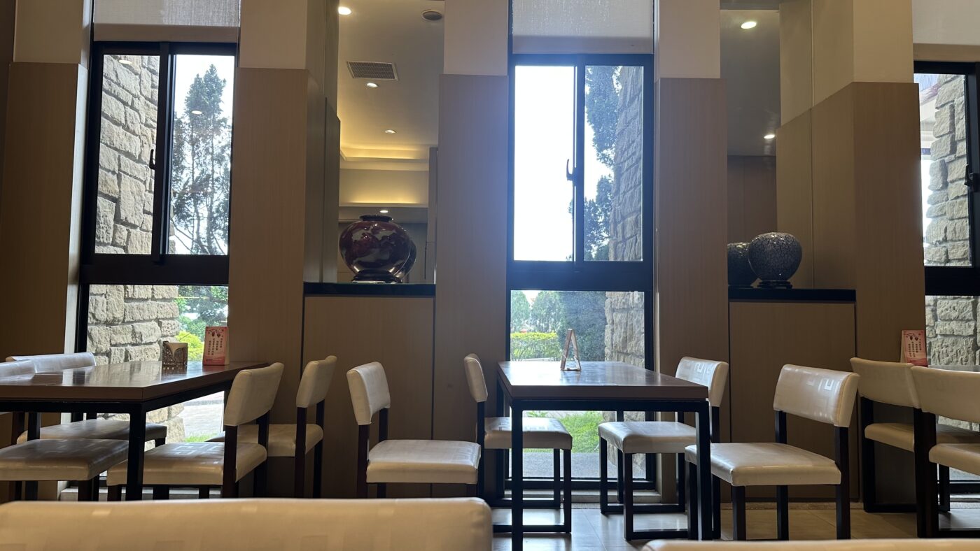 四、用餐小提醒：全部都是素食而且周二休館2