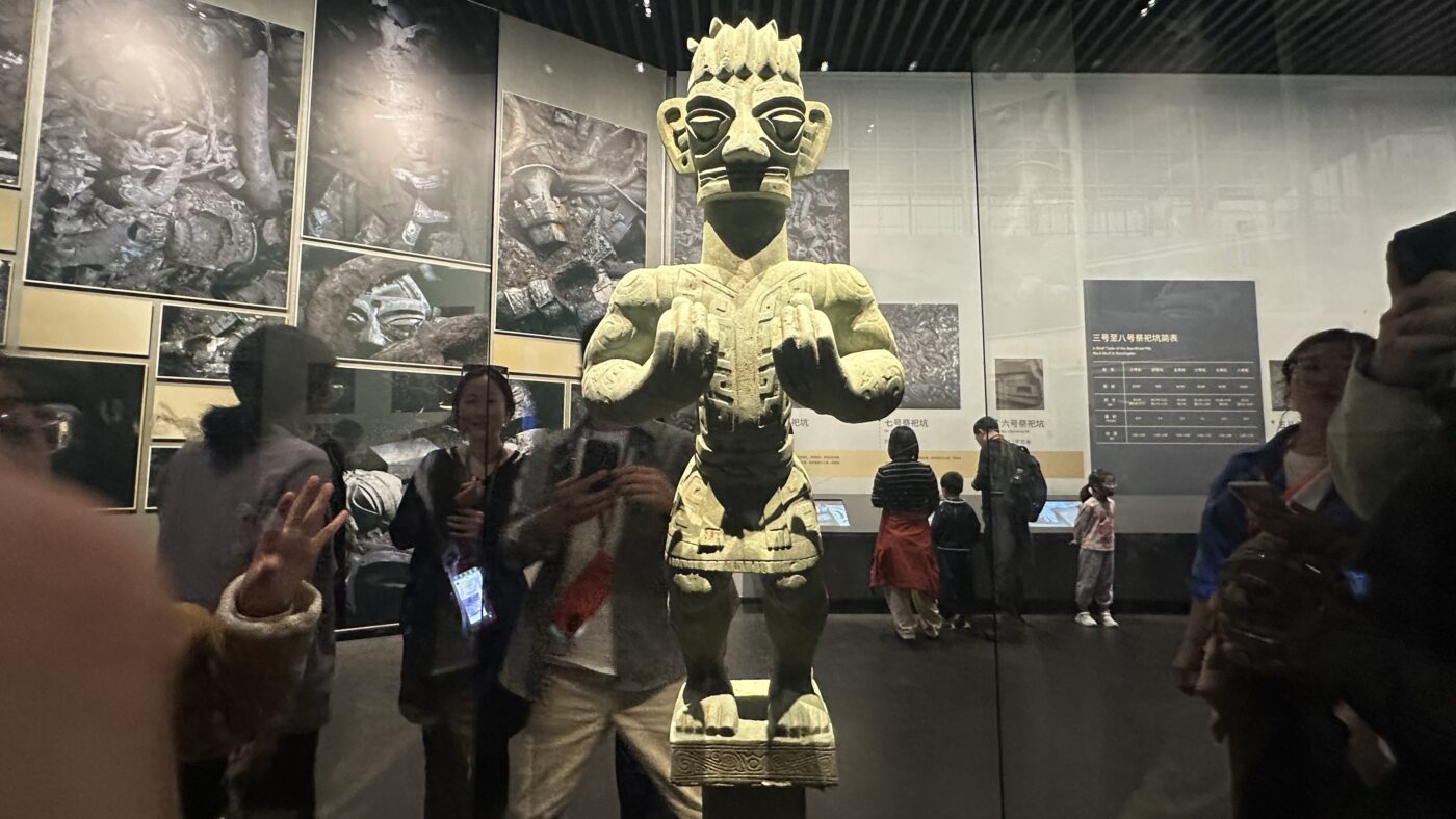 一、三星堆文物發現：古蜀文明的代表性遺址2