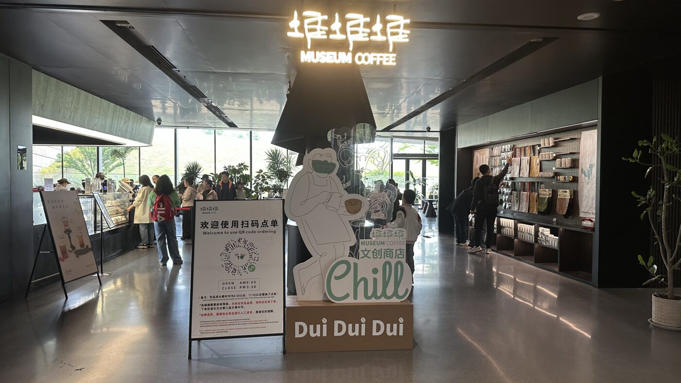 七、三星堆博物館紀念品：熱門公仔神鳥啾啾1