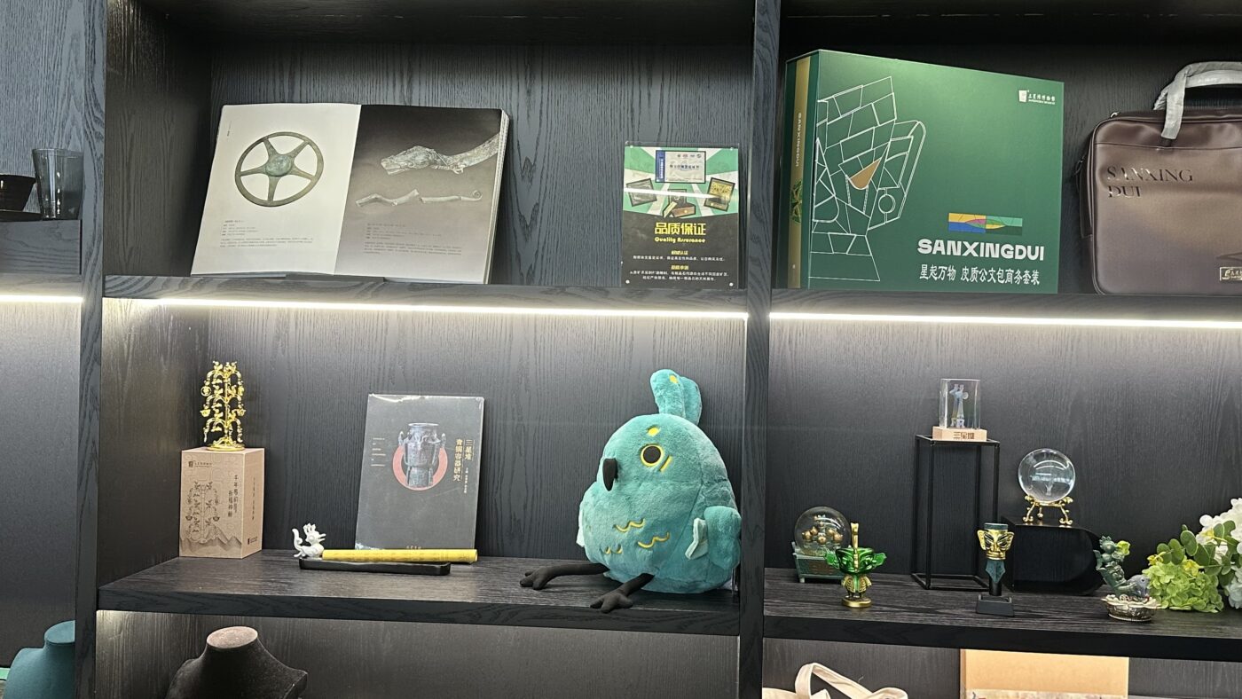 七、三星堆博物館紀念品：熱門公仔神鳥啾啾2