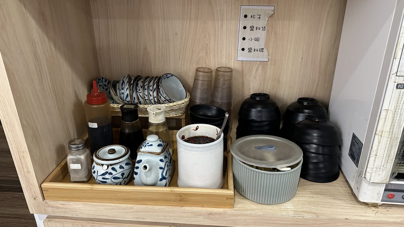 三、不能忽略的小菜與自助調味1