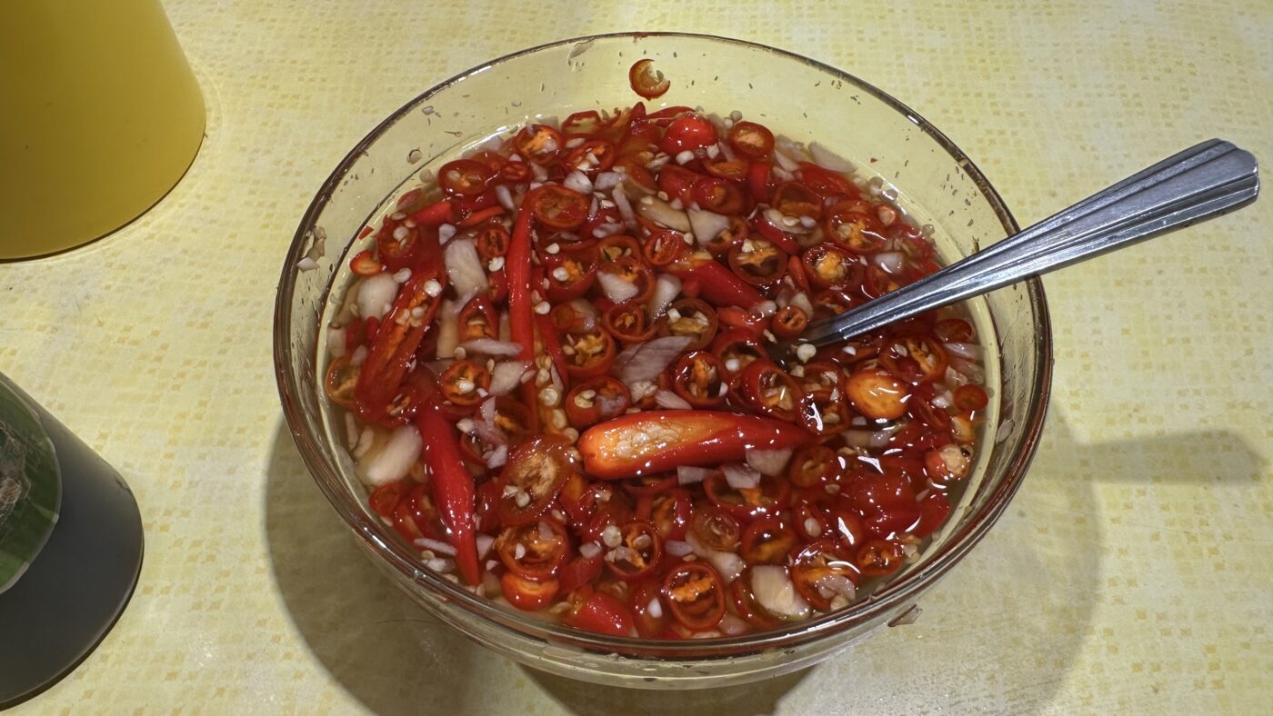 五、蒜頭辣椒醬:不吃辣也要試一口的生猛拌飯