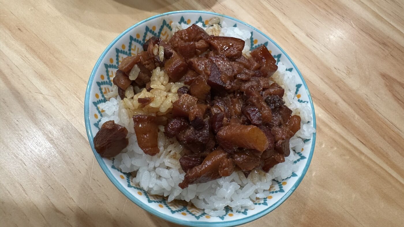 五、光興腿庫滷肉飯實吃:綿密如茶碗蒸的化口滷肉