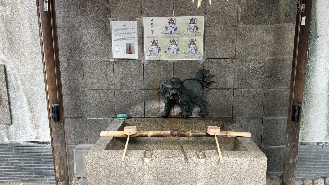 三、手水舍怎麼使用：參拜前的淨身順序